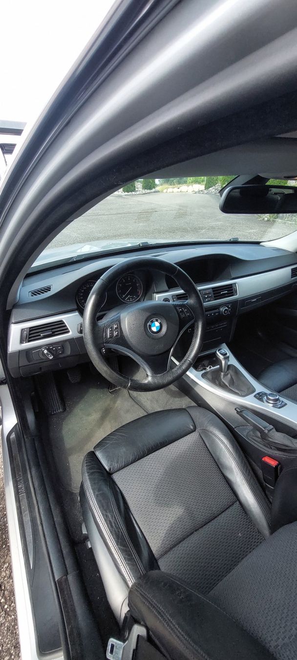 BMW Automobili: BMW 330i – Usato da Weinfelden venduto da Dtanimals226 4