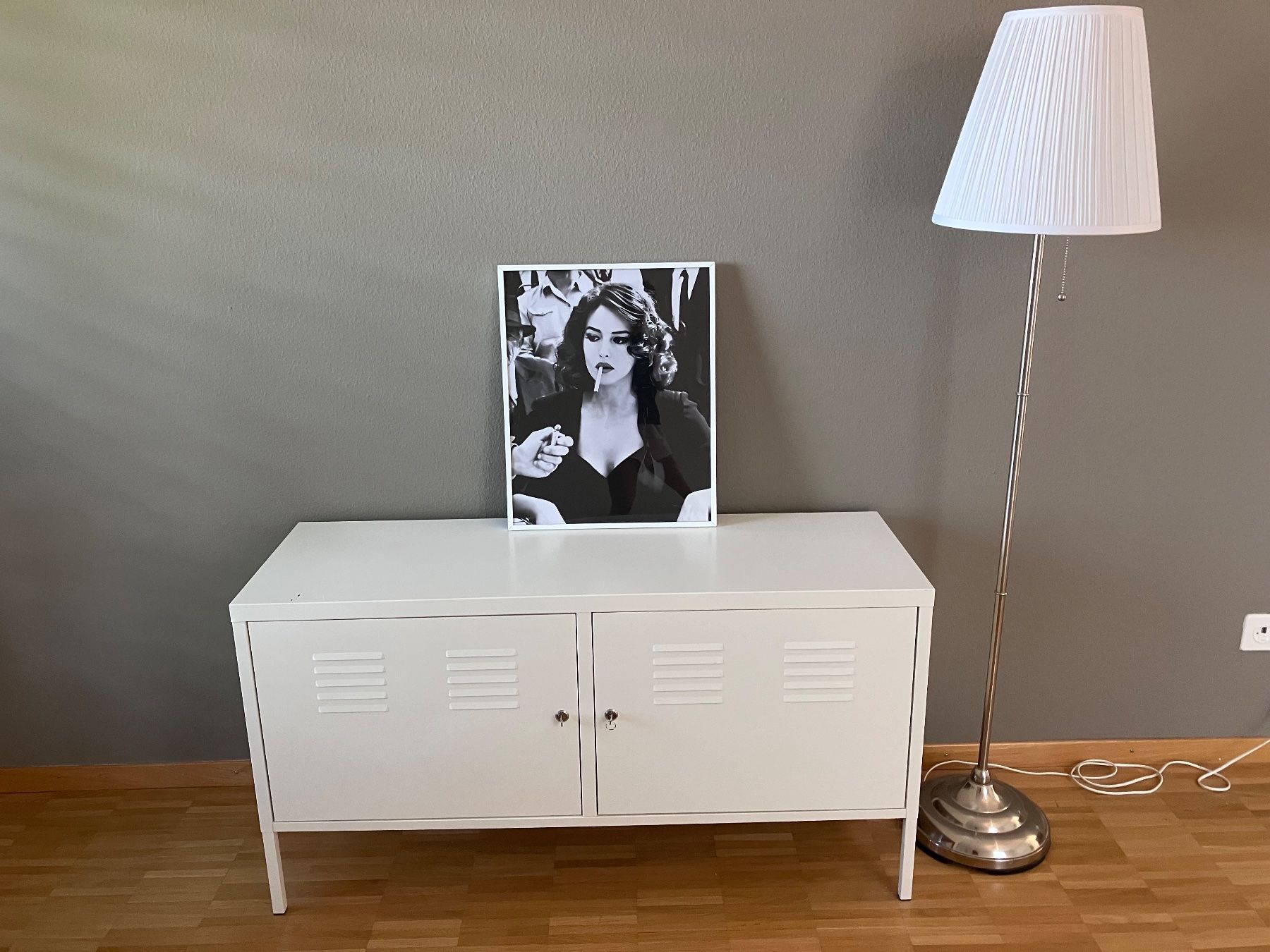 Ikea Lampes: Astrid Ikea Lampe weiß Silber – D'occasion à Riehen par tab_p675