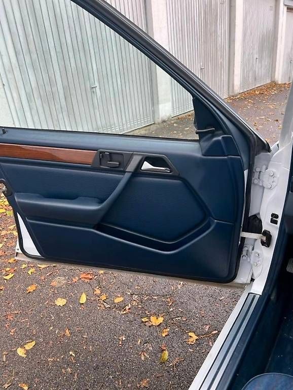 Autos: Mercedes-Benz W124 230 E – Gebraucht aus Langenthal von Goergens10 1