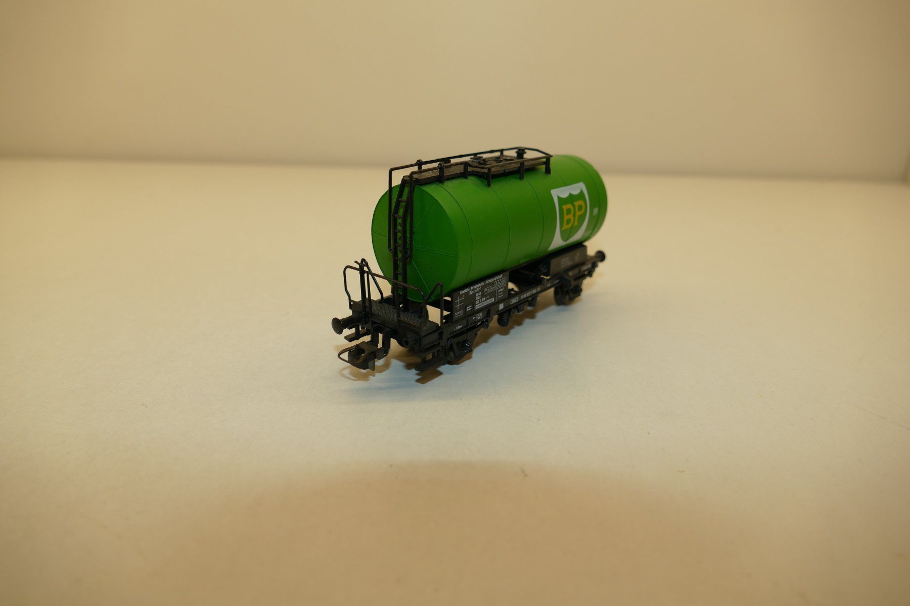 Roco Modellini di ferrovie: Roco H0: DB Kesselwagen BP – Usato da Niederhasli venduto da rail-duerst 2