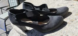 Schwarze Pumps Gr. 38 mit Elastik-Riemchen ,elegant & bequem