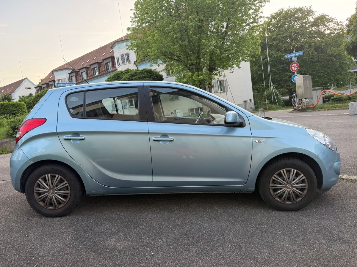 Hyundai Automobili: Hyundai i20 1.4 – Usato da Wetzikon ZH venduto da mx5rx7 1