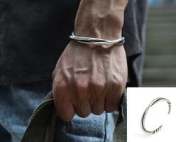 Neu! Buddhistischer Armreif, neuwertig, cooles Design