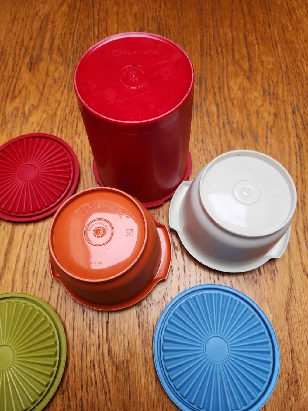 Tupperware Behälter & Ähnliches: Tupperware dichte Behälter 1.2l, 2x 650ml, mit Sünnelideckel – Gebraucht aus Gstaad von Kuhstall-2026 2