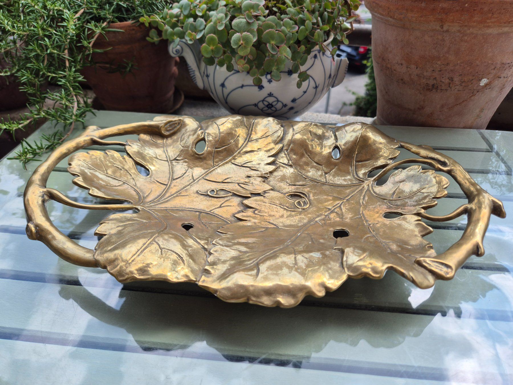 Schalen: Schale Weinblatt Messing antik Dekorationsschale 37 cm – Gebraucht aus Bern von aronari