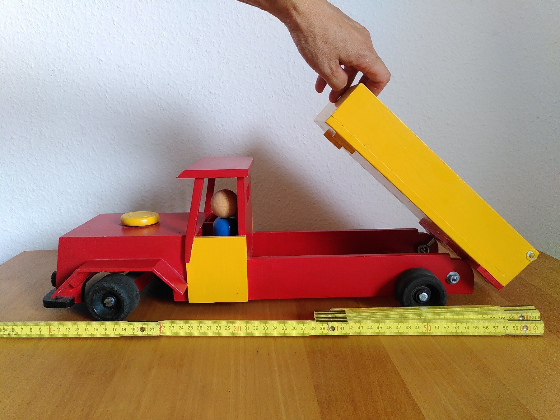 Jouets: Holzlastwagen mit Anhänger – D'occasion à Zürich par elisabeth923