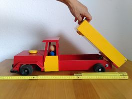 Holzlastwagen mit Anhänger