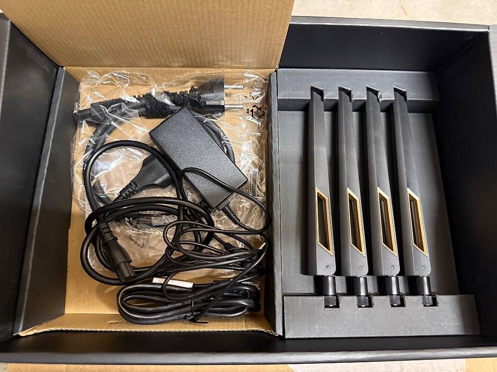 Asus Modems & Router: ASUS RT-AX88U Gaming Router – Gebraucht aus Schlieren von Luxtos 4