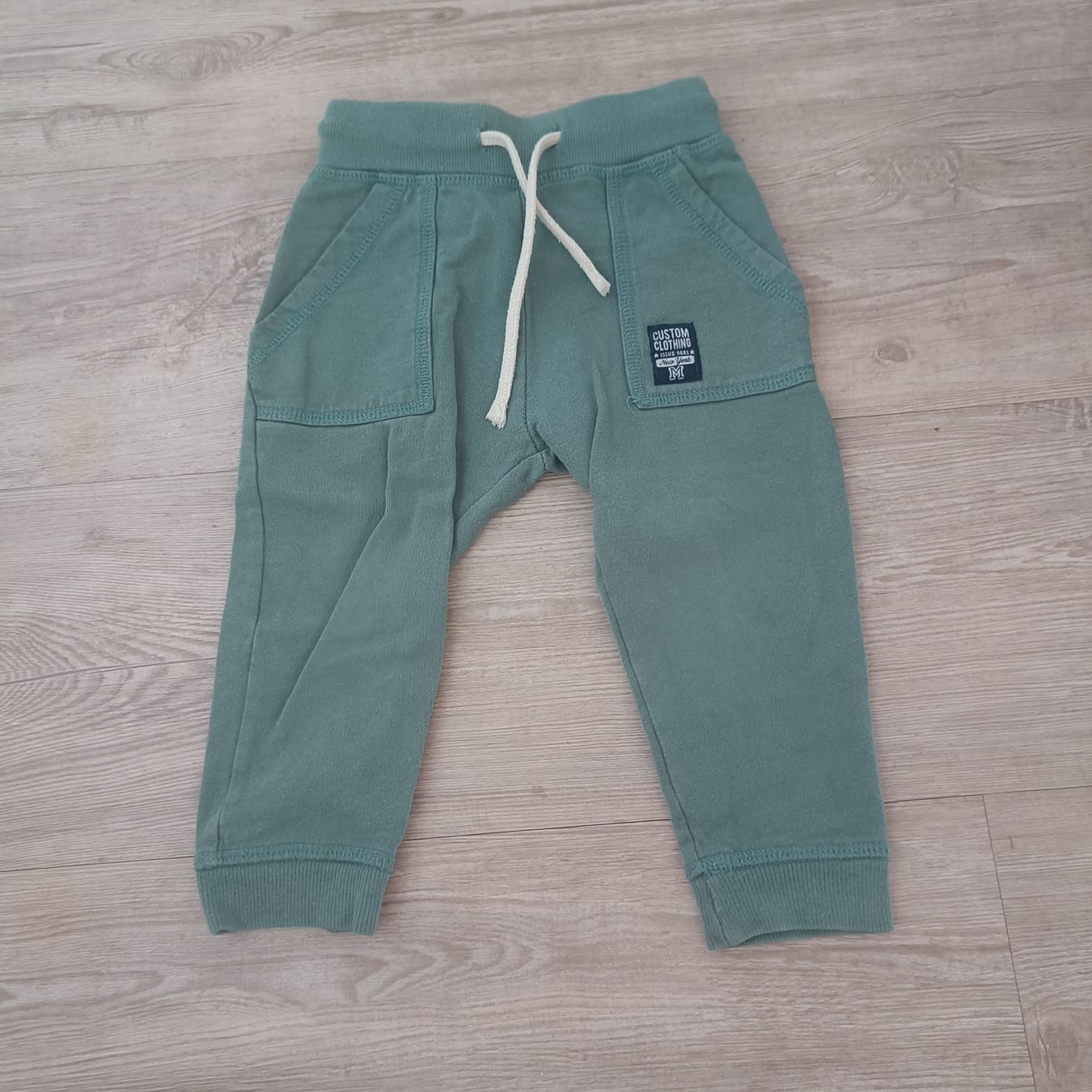 Pantalons: Trainerhose Grösse 86 – D'occasion à Jaberg par urig17.