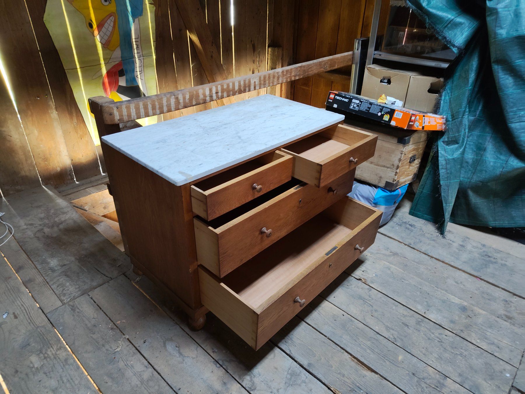 Cassettiere: Kommode aus Holz mit Marmordeckplatt – Usato da Basel venduto da Damoledi 2