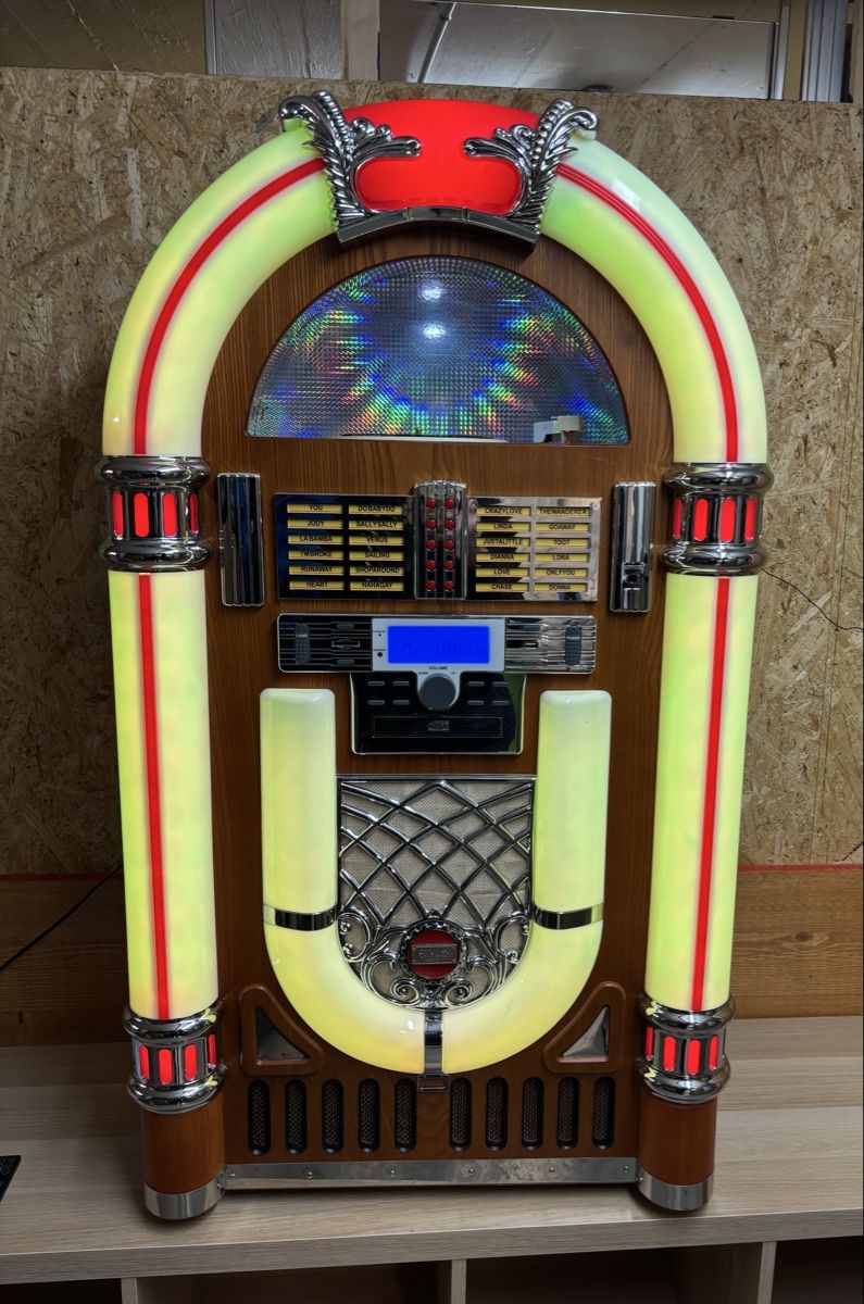 Musiktruhen: Jukebox Ricatech RR2100 – Gebraucht aus Zug von Deks 8