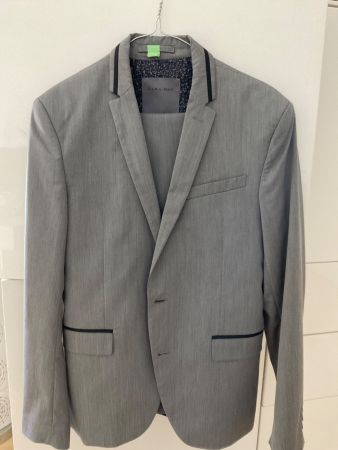 Sehr schöner Anzug von ZARA ( für junge Erwachsene)