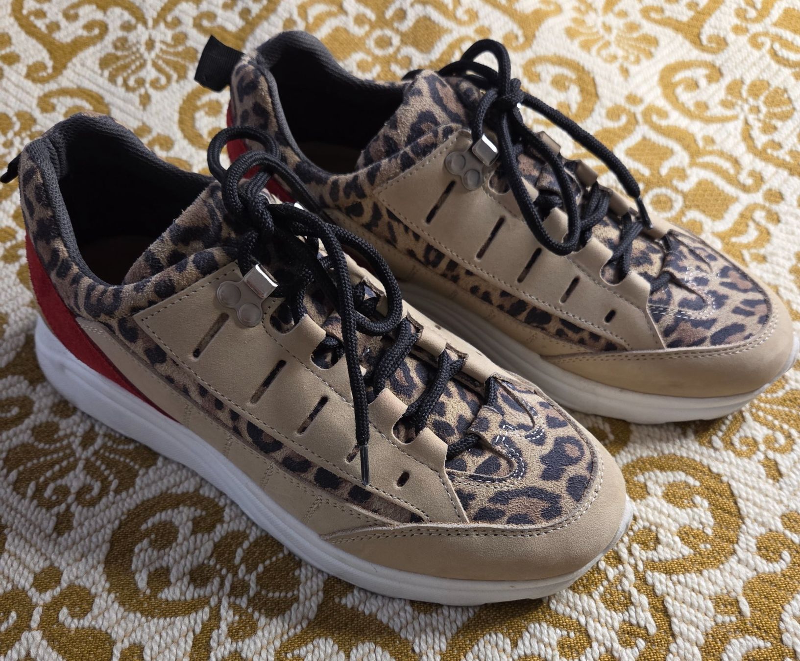 Scarpe da donna: Sneaker mit Leopardenmuster – Usato da Leissigen venduto da ali_k9v8 1