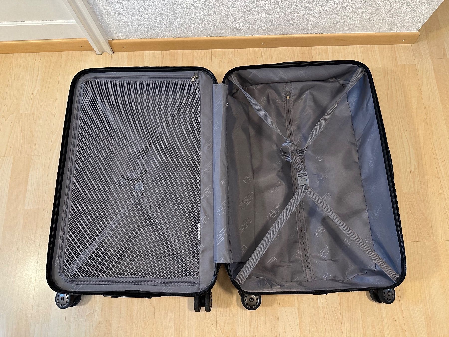 Reisekoffer: Reisekoffer - Royal Class Travel Line – Gebraucht aus Oberurnen von  8