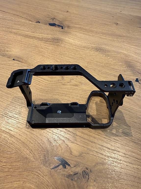Smallrig Altri Accessori: SmallRig 4336 Käfig für Sony A6700 – Nuovo e nell'imballaggio originale da Fislisbach venduto da Jale_31 3