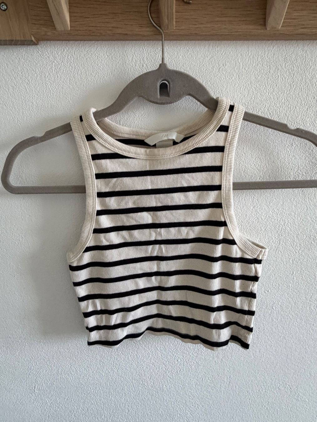H&M Top: H&M White and blank strips tank top – Usato da Winterthur venduto da 200_g8ht
