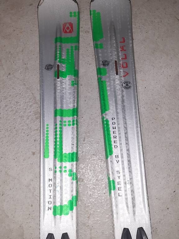 Sci: skis dame – Usato da Villars le Comte venduto da cbu_mf6d