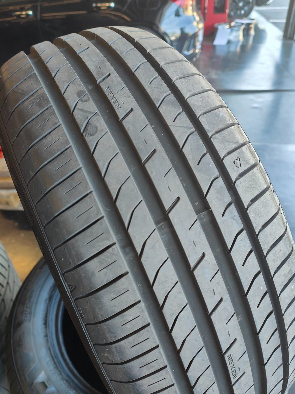 Nexen Pneumatici & Ruote complete: 225/55 R16 Sommerreifen – Usato da Oberengstringen venduto da Reifen-Lagerverkauf 4