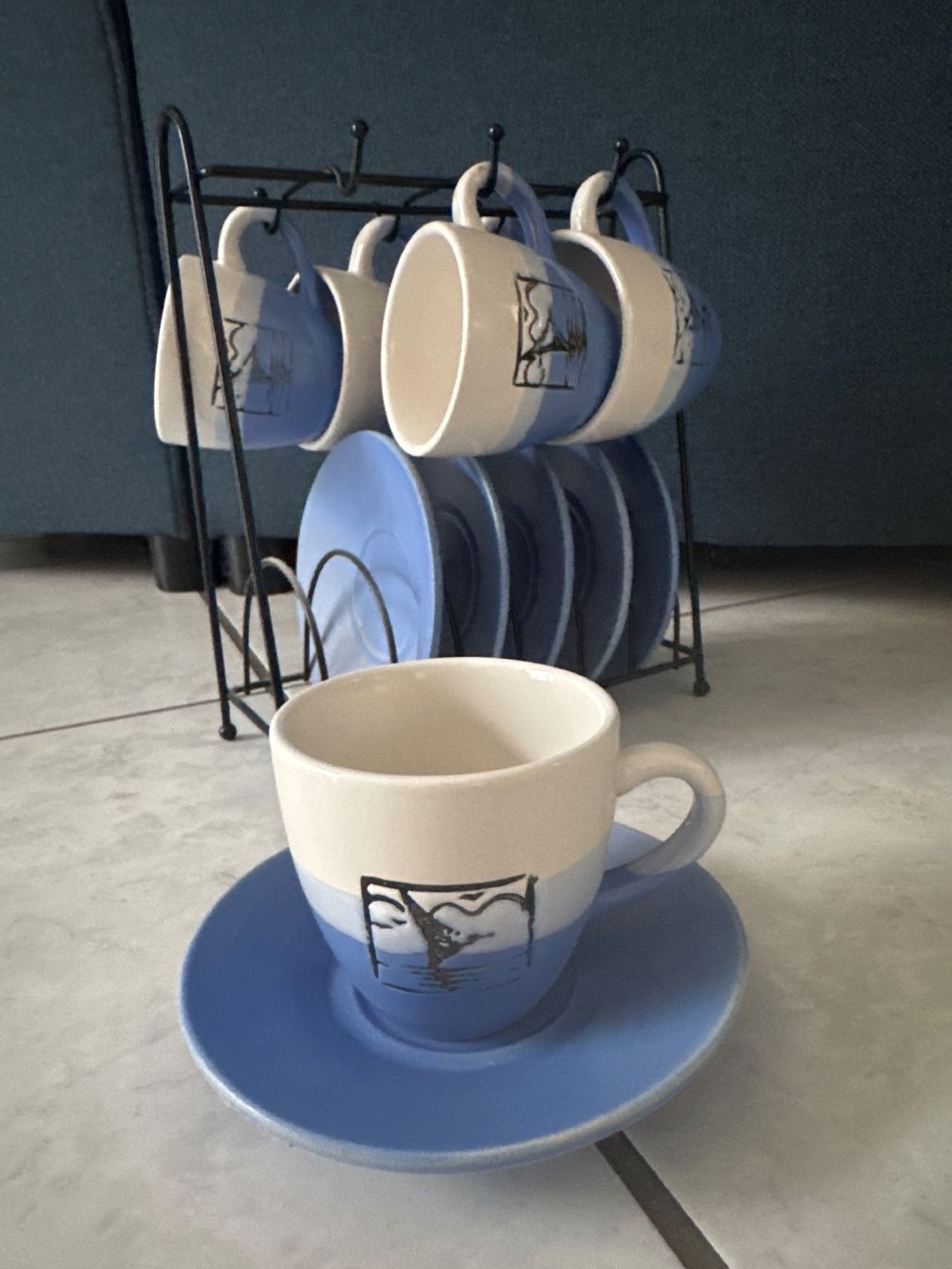 Set di piatti: Espresso Tassen und Teller mit Gestell – Usato da Geuensee venduto da jes_9xyk