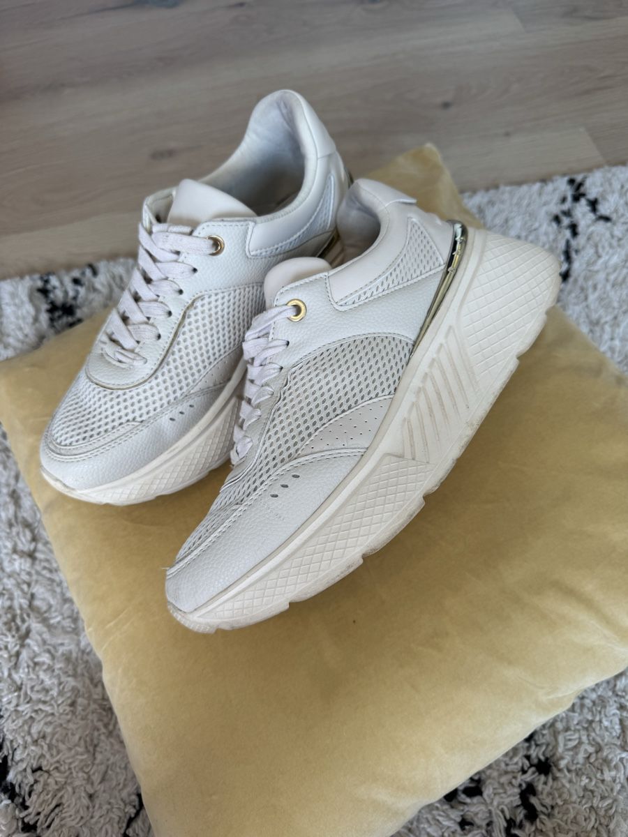 Zara Chaussures femmes: Zara Sneaker Grösse 38 – D'occasion à Buchs ZH par crazyhandbaggirl123 2