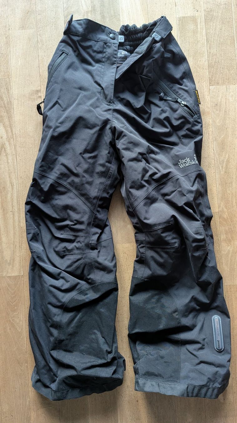 Jack Wolfskin Pantaloni: Jack Wolfskin Kinder Skihose gr. 152 – Usato da Luzern venduto da Cado12