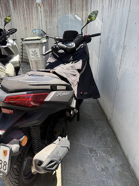 Yamaha Scooter: Xmax 125 2023 + tablier (jupe) – Usato da Vésenaz venduto da nie_92m7 3