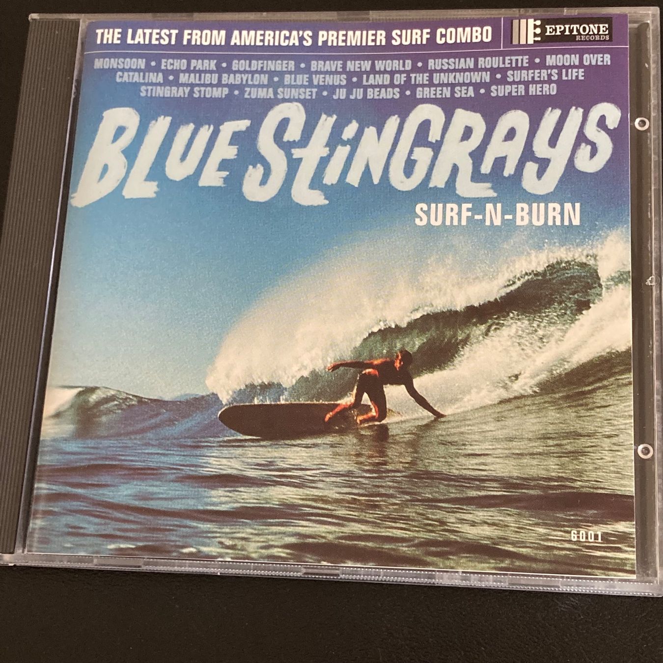 CD: Blue Stingrays - Surf-N-Burn | Surf Rock – Usato da Bern venduto da Ntsamina
