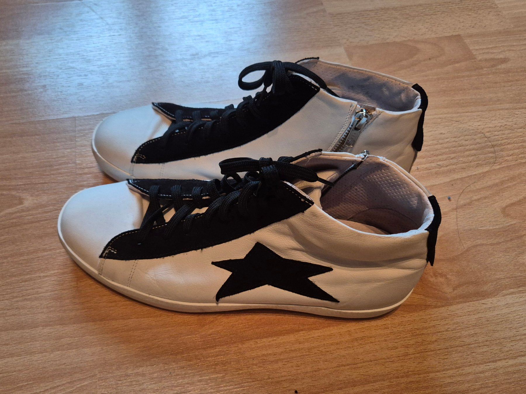 Herrenschuhe: Sneaker Stars Unisex Leder – Neu (gemäss Beschreibung) aus St. Gallen von Demos86 1