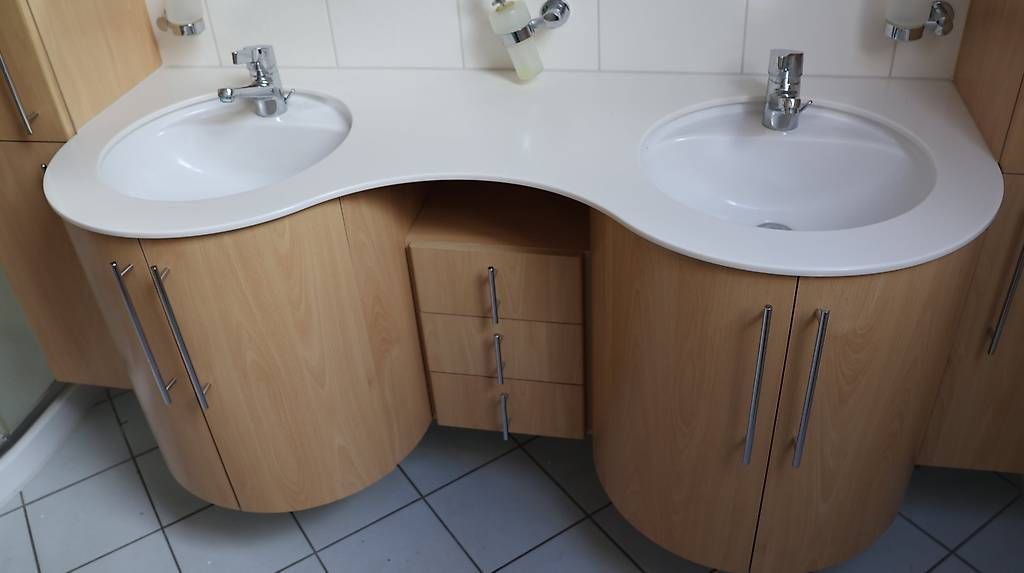 Mobili per bagno: Badmöbel inkl. Armaturen – Usato da Sutz venduto da Anker06 1