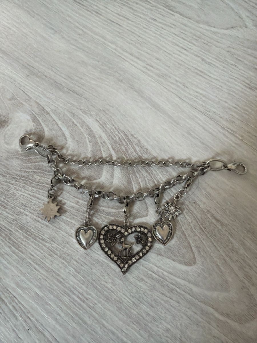 Pendentifs: Dirndl Charivari Strass-Herz – D'occasion à Wiesendangen par Jafani 3