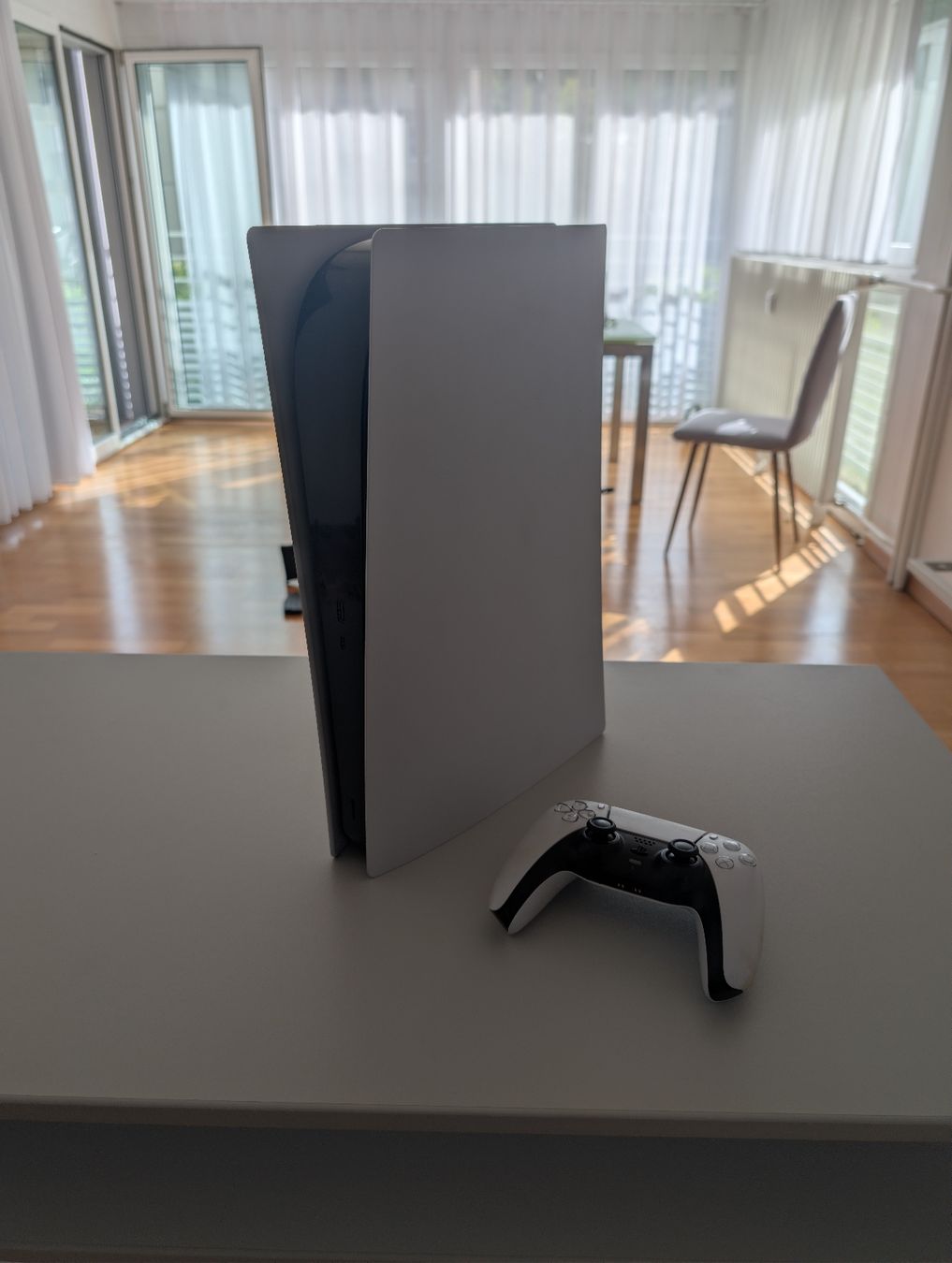 Sony Console: PlayStation 5 Digital Edition (1. Gen) mit 2 Controller – Usato da Winterthur venduto da Luca-S