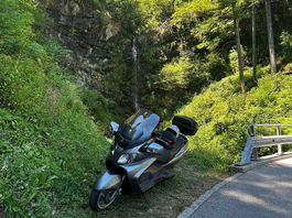SUZUKI AN650A BURGMAN Roller grau guter Zustand