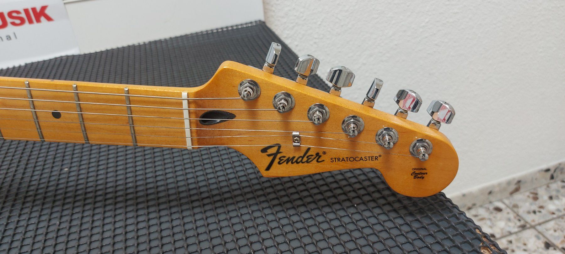 Fender Strumenti musicali: Fender Stratocaster Mexico 2012 Black ,frisch ab service – Usato da Glattbrugg venduto da Swissmusik 1