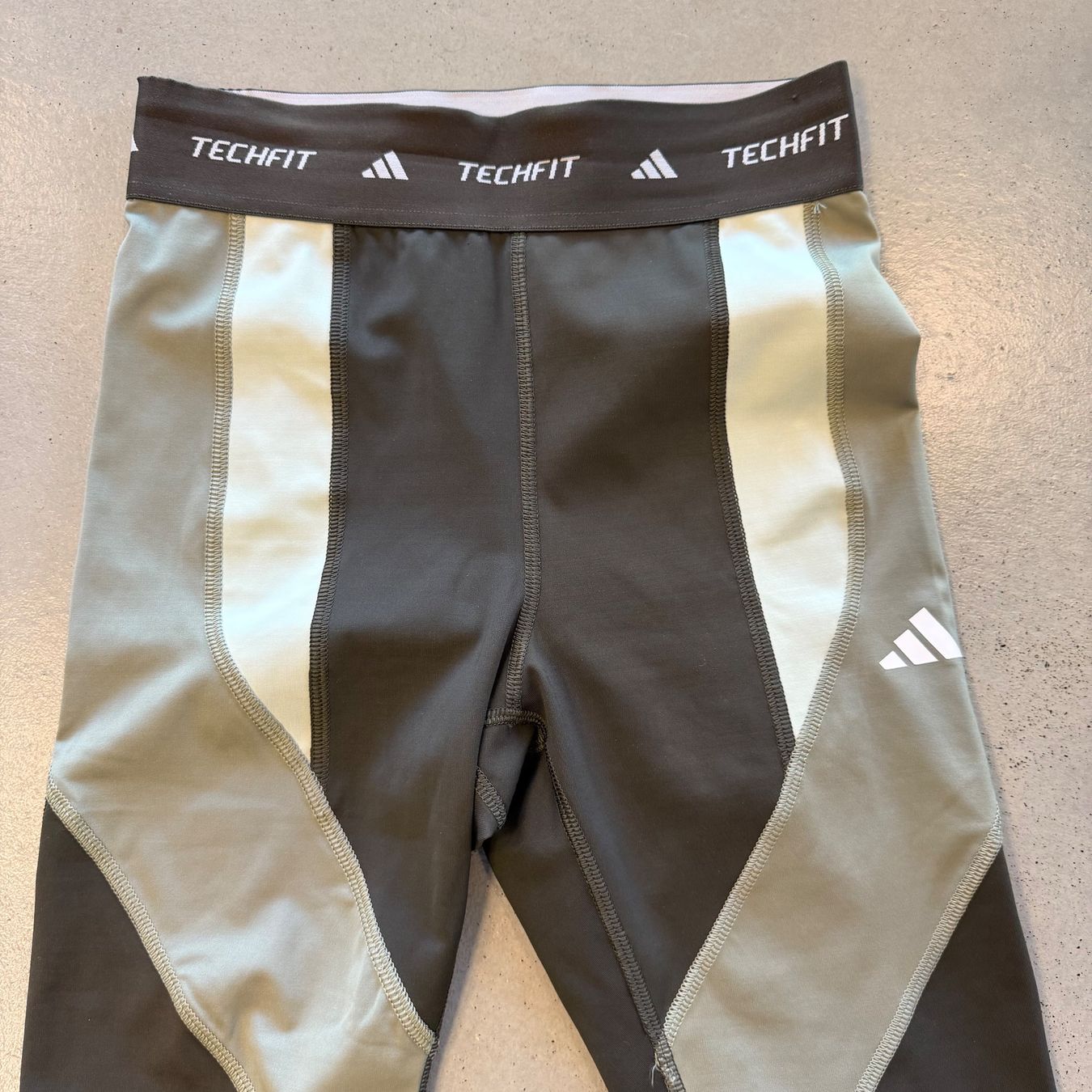 Adidas Leggings: Adidas Legging TECHFIT – Usato da St-George venduto da alaixee 3