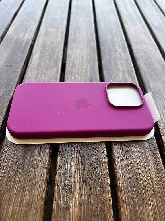 Covers & Schutzfolien: iPhone 16 Pro Hülle - Fuchsia – Gebraucht aus Nänikon von gre_25t6