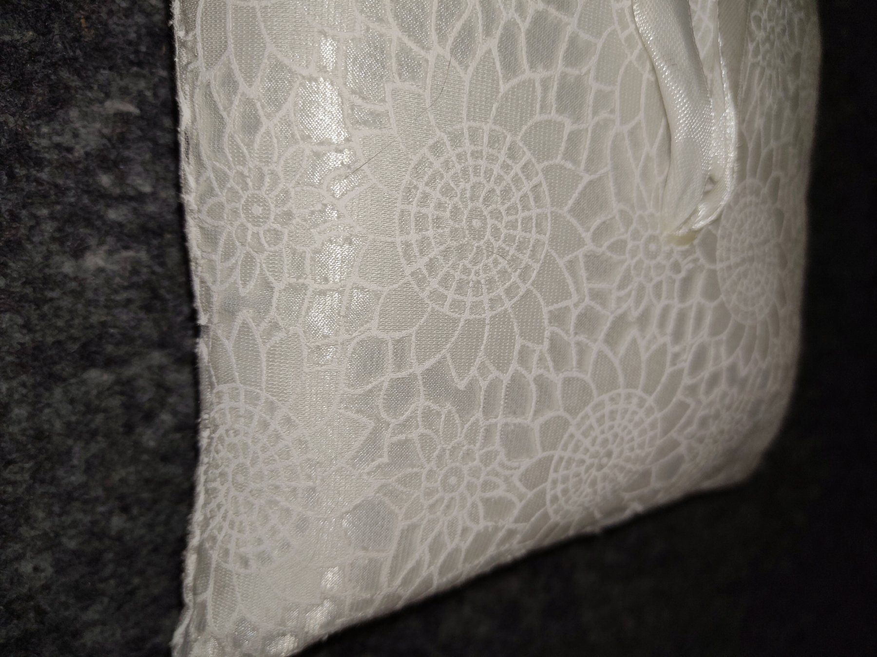 Tutte le decorazioni: Ringkissen mit Spitze – Usato da Steinen venduto da aislynn 2