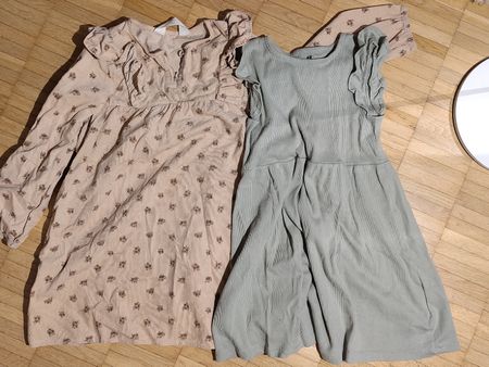 1 Kurz-, 1 Langarmkleid, Grösse 122