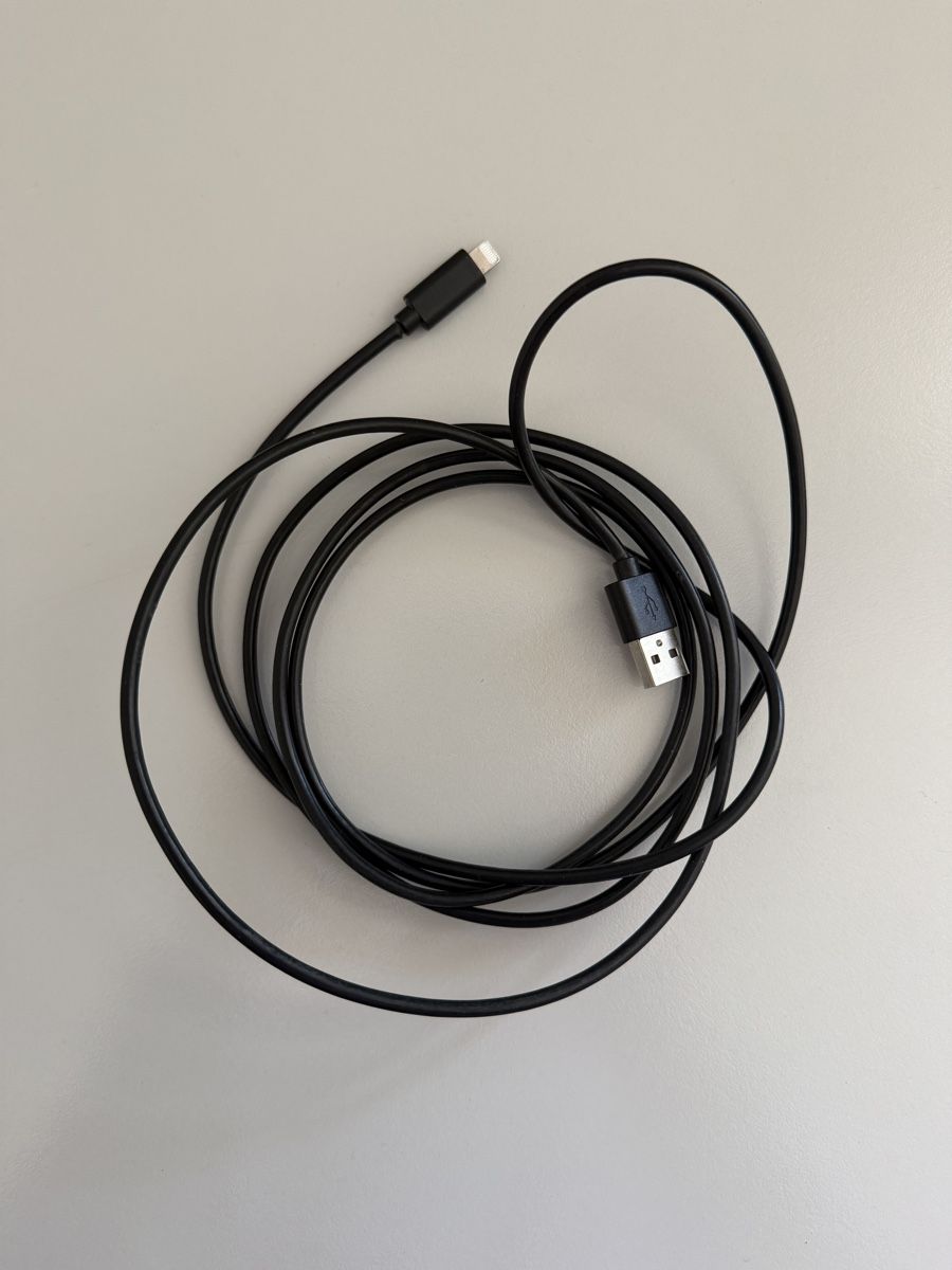 Kabel: Ladekabel Lightning auf USB schwarz gebraucht – Gebraucht aus Hermetschwil-Staff von JamesonAnderson