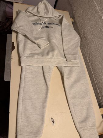 Trainingsanzug Grau Hoodie und Hose "Millenials Generation"