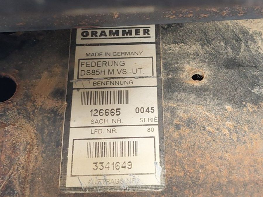 Traktoren: GRAMMER Traktorensitz DS85H mechanisch – Defekt aus Thalheim AG von Wernli5112 3
