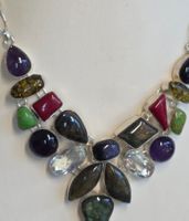 Collier mit bunten Steinen in Silber neu