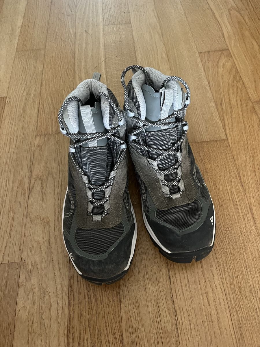 Decathlon Scarpe da donna: Chaussures de marche Quechua – Usato da Neuchâtel venduto da Ariane_vn00 1