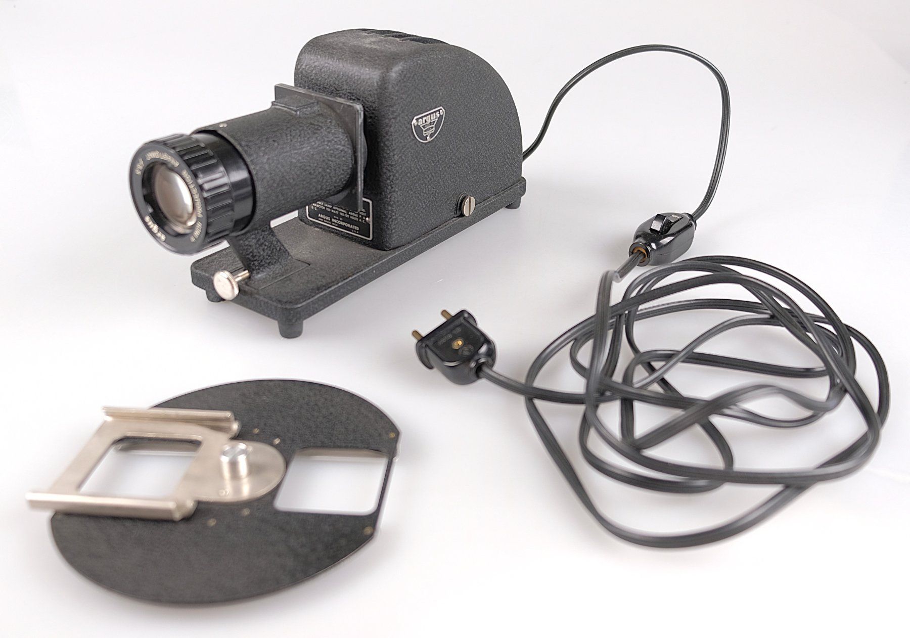 Videoprojektoren: Vintage ARGUS Diaprojektor – Gebraucht aus Volketswil von brockipfannenstil