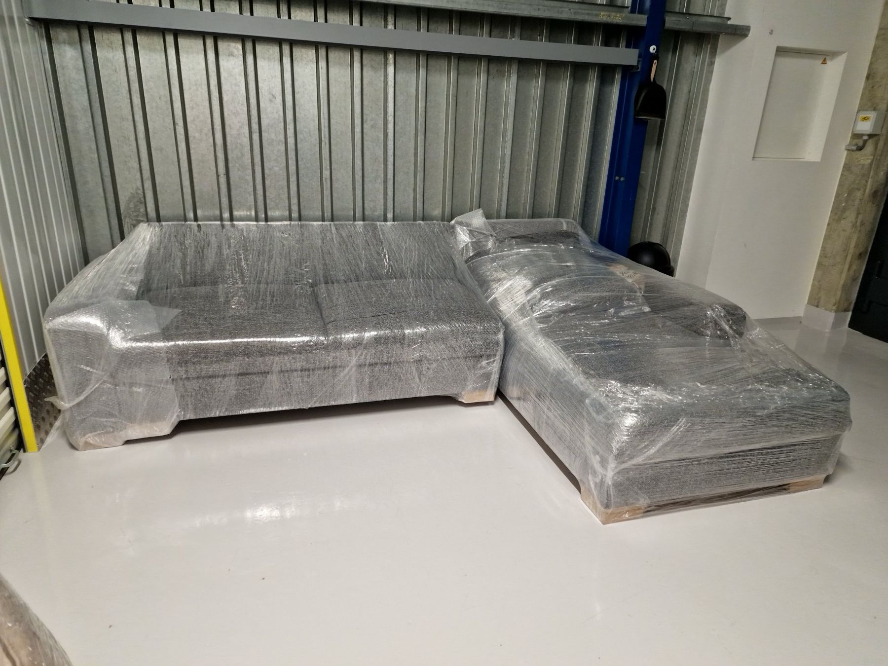 Ikea Divani: Gemütliches Ecksofa / SÖRVALLEN  Grau, Top Zustand! – Usato da Killwangen venduto da bmy_5rtt 4