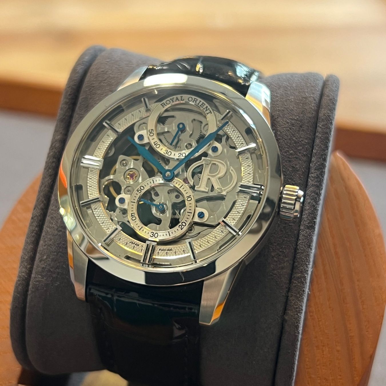Orient Uhren: Orient Royal Orient Skeleton Power Reserve WE0031FQ – Gebraucht aus Carouge GE von Watchaser 2