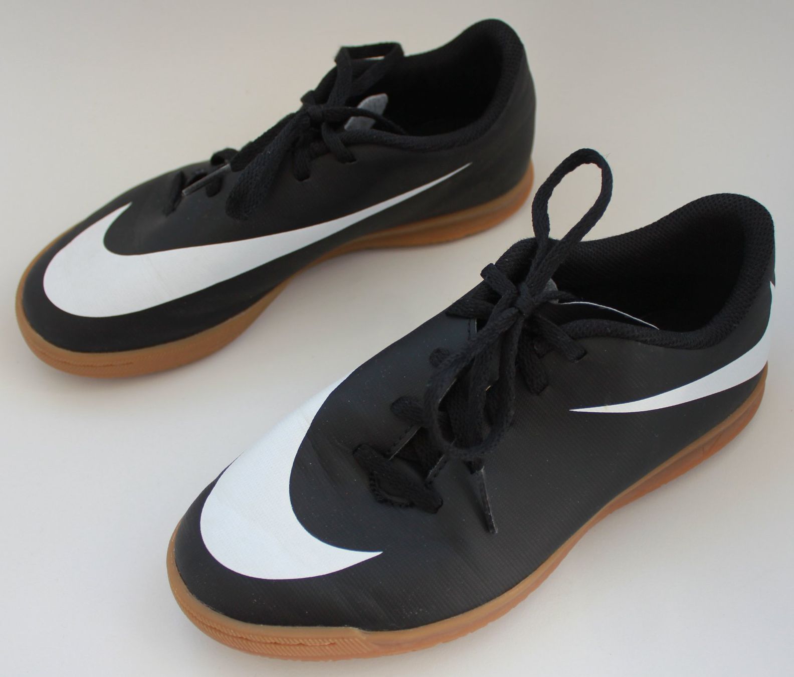 Nike Scarpe per ragazzi: Chaussures de football Nike t. 36 – Usato da Peseux venduto da Gilloss