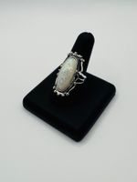Wunderschöner Ring mit hellem Stein - Grösse: 57