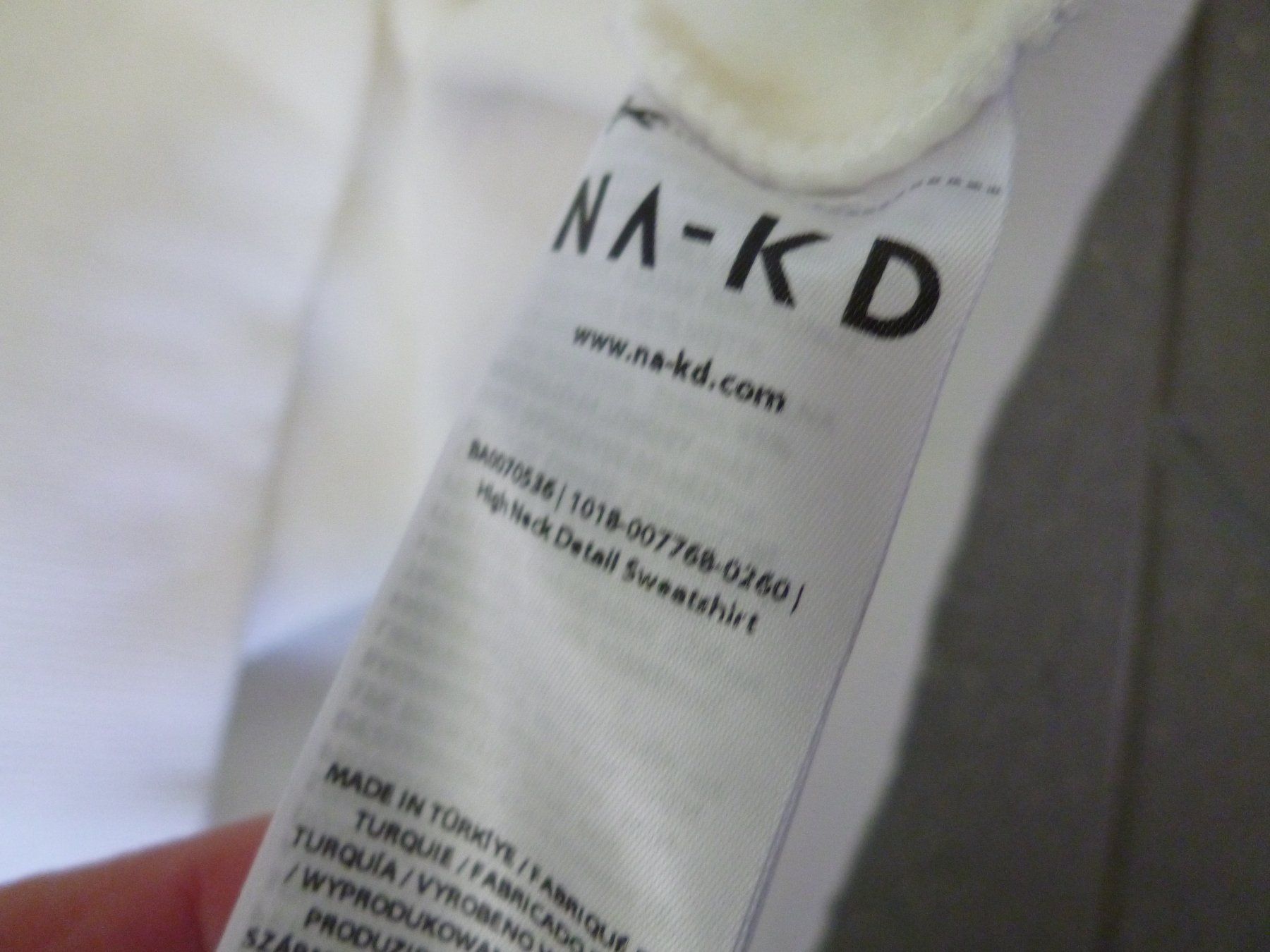 Na-kd Maglioni & Felpe: Stk. 2  weisser und schwarzer NA-Kd XL oversize Pullover – Usato da Dättlikon venduto da Mamakuga 5