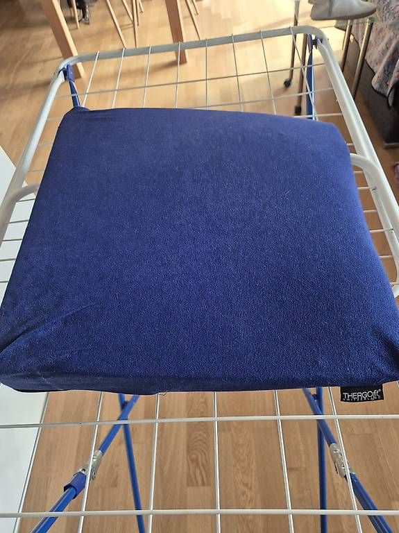 Kissen: Thergofit Sitzkissen Keil – Gebraucht aus Heerbrugg von v_s_88zb 1