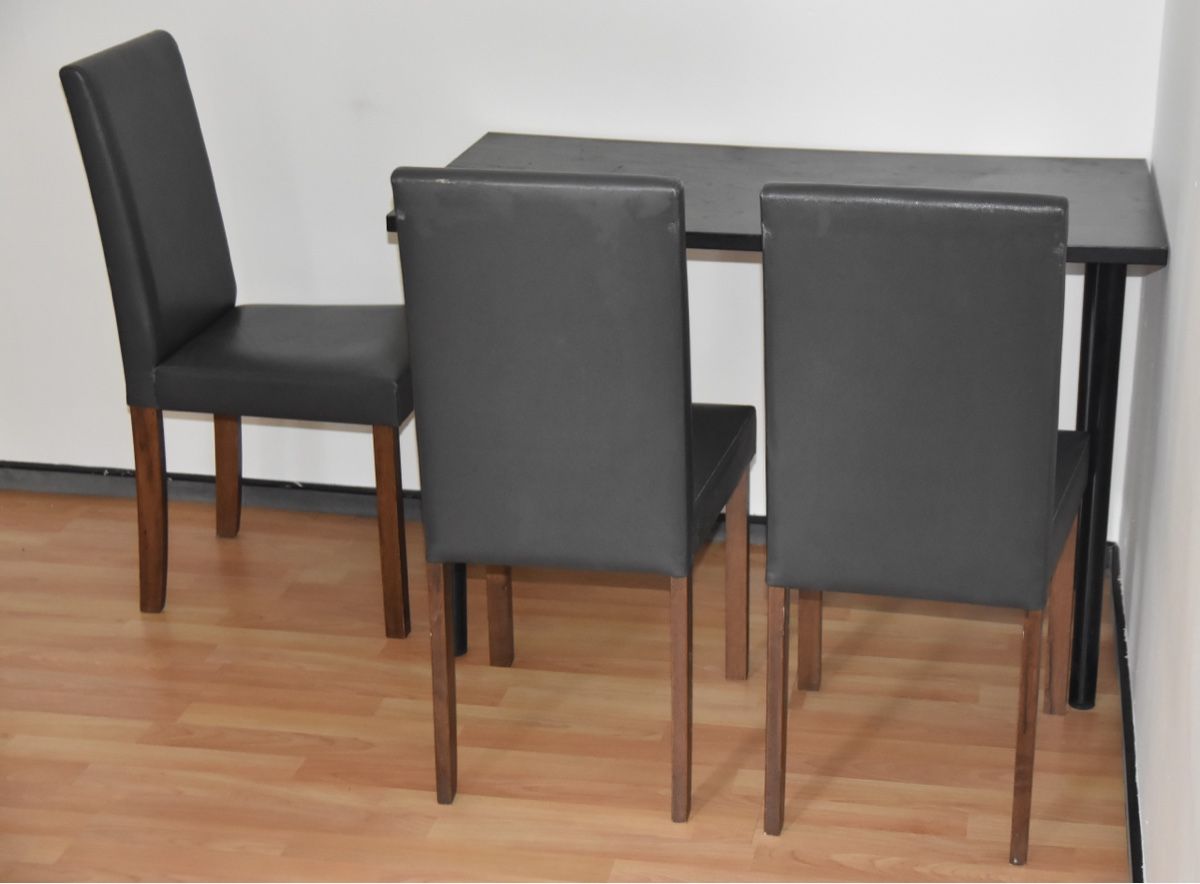 Set di tavolo e panche: Schwarzer Esstisch mit 3 Stühlen – Usato da Zürich venduto da sim_ws79 1
